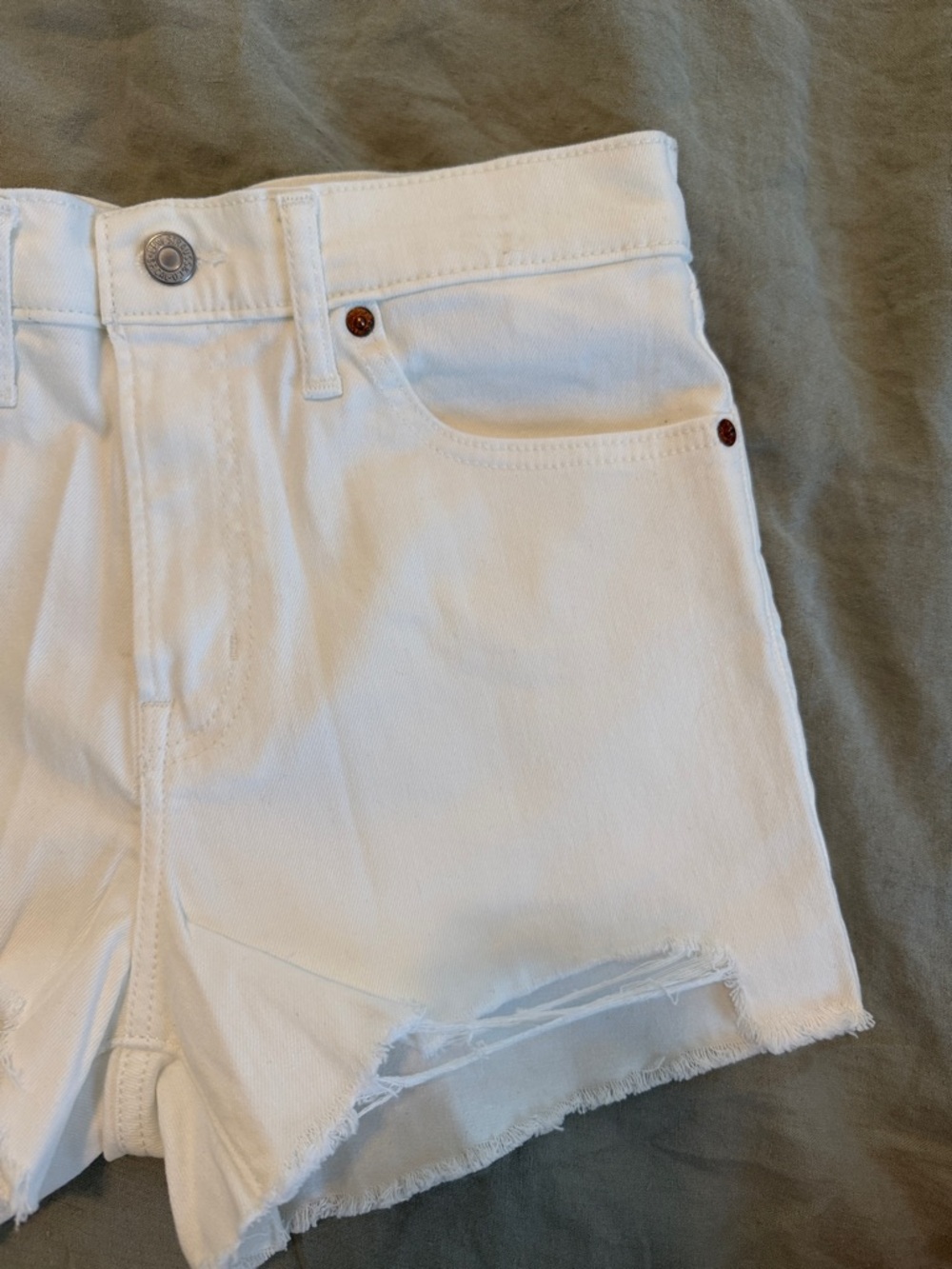 Levi’s High Rise Shorts - Picture 2 of 5